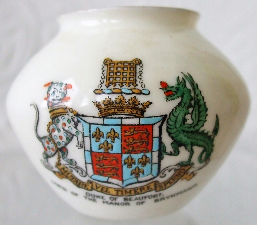 W.H. Goss ~ Kettering Urn ~ A.C.C. No. 164 ~ Duke of Beaufort Lord of the Manor of BrynMawr