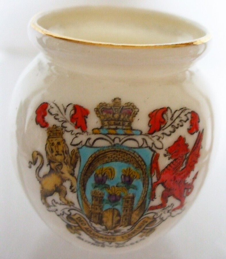 Antique W.H. Goss ~ Windsor Urn ~ A.C.C. No. 299 ~ Saffron Walden