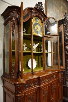 Antique 19TH CENTURY ROCOCO DISPLAY CABINET WITH A CLOCK