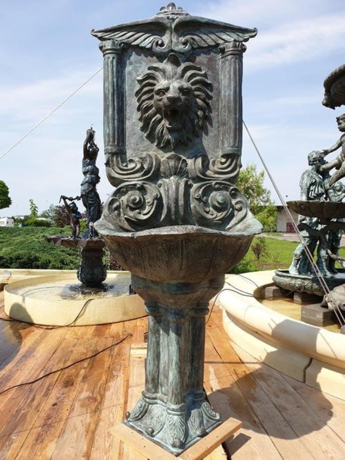 A STUNNING PALACE WALL FOUNTAIN WITH A LION– 19th