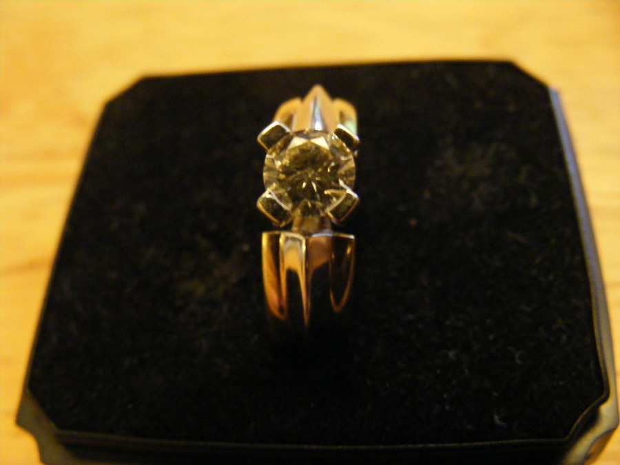 Antique 18ct diamond solitaire ring, approx 60 points, yellow gold, with a dash of white gold.