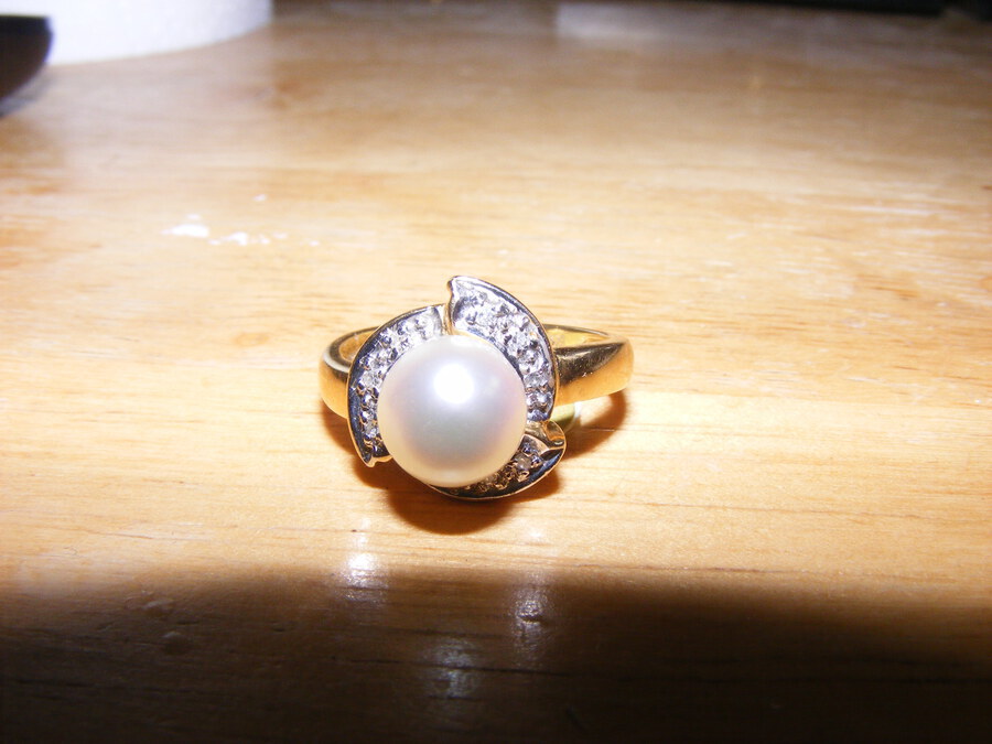 pearl and diamond cluster ring, 18ct yellow gold, ladies