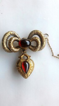 Antique Mid Victorian brooch 