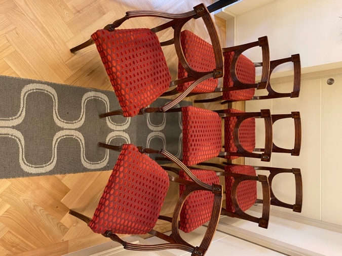 Set of 8 dining chairs 