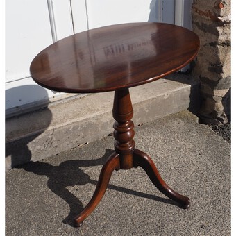 Antique 19th Century Mahogany Oval Top Tripod Table