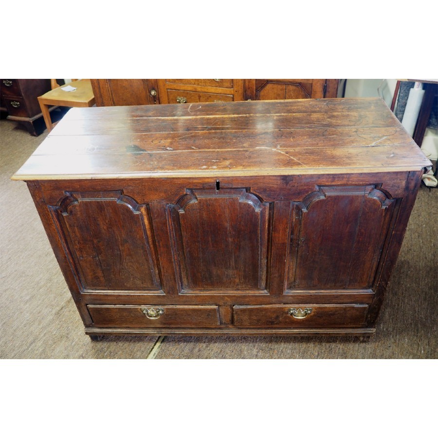 18th CENTURY OAK DOWER CHEST OR COFFER