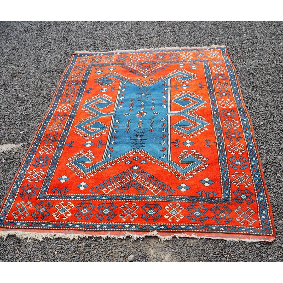 Bold Design Caucasian Style Perisan Carpet