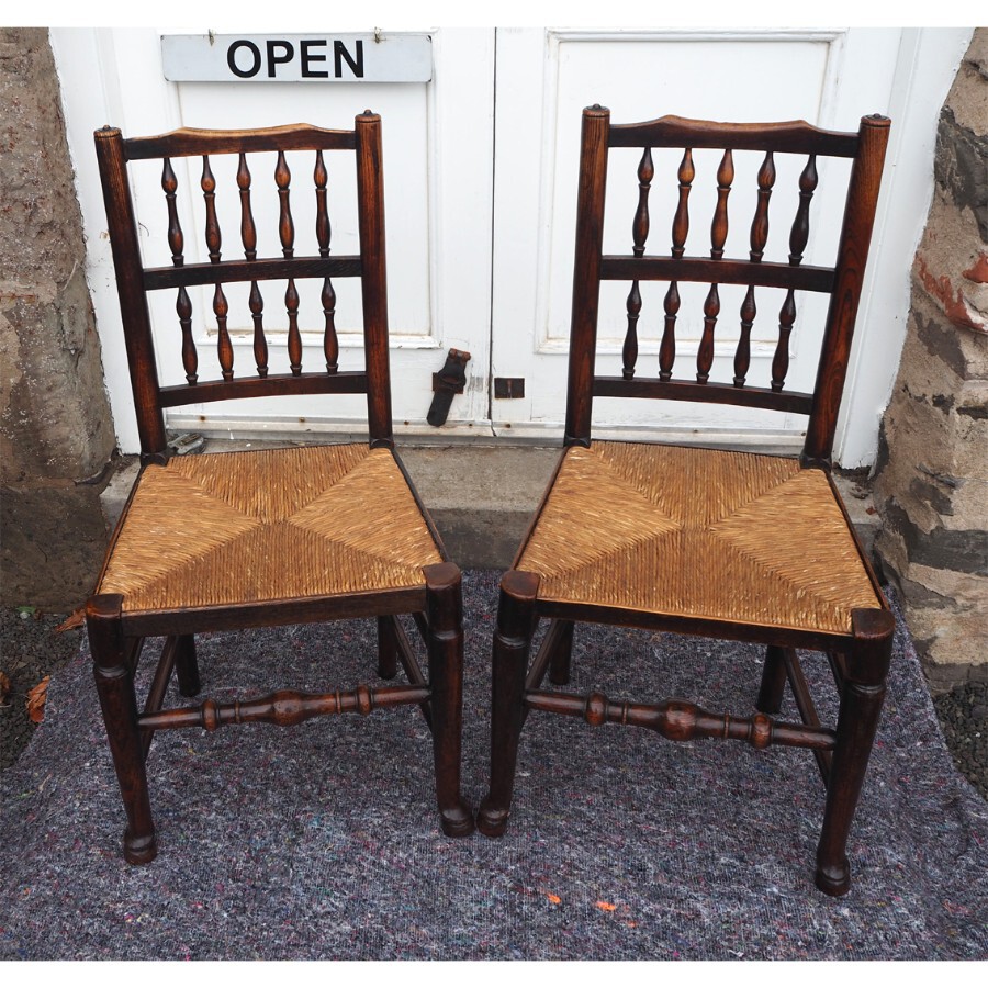 GOOD PAIR OF COUTRY SPINDLE BACK CHAIRS