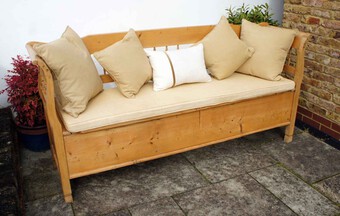 Antique Large good quality 19th c pine settle, lift up storage & bespoke cushions