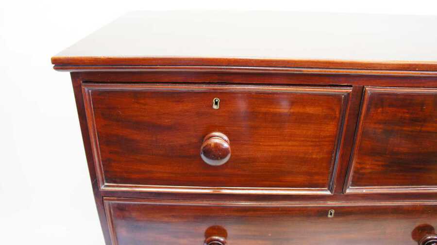 Antique Good quality small Victorian Mahogany chest of drawers  2 over 2