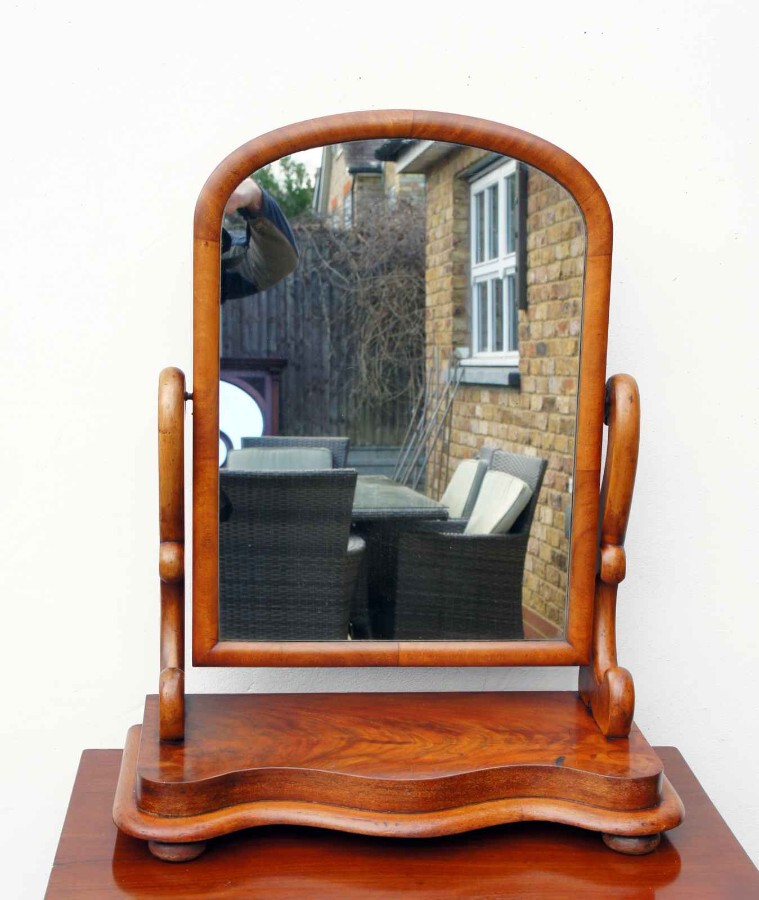 Large Victorian Mahogany serpentine fronted dressing table mirror