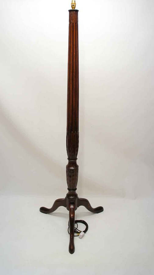 Edwardian Mahogany standard lamp - William IV style