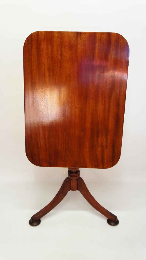 Late Georgian tilt top, Mahogany occasional or wine table.