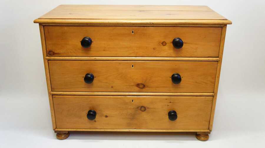 Victorian pine chest of 3 straight drawers - refurbished
