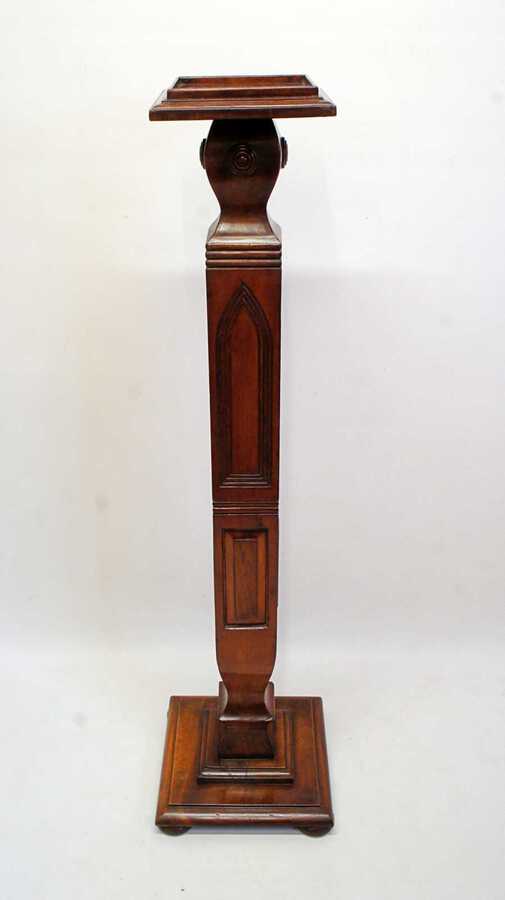 Elegant Edwardian Mahogany pedestal or statue stand