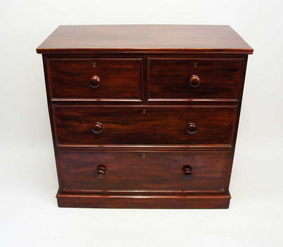 Good quality small Victorian Mahogany chest of drawers  2 over 2