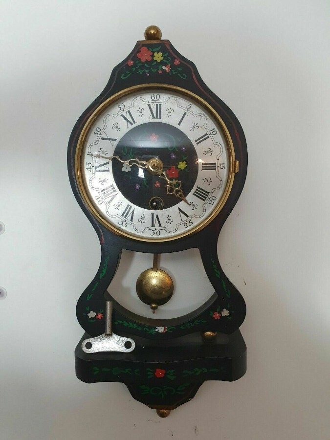 Download Antique Antique Wuba Dutch Hindeloopen Wall Clock Warmink | ANTIQUES.CO.UK