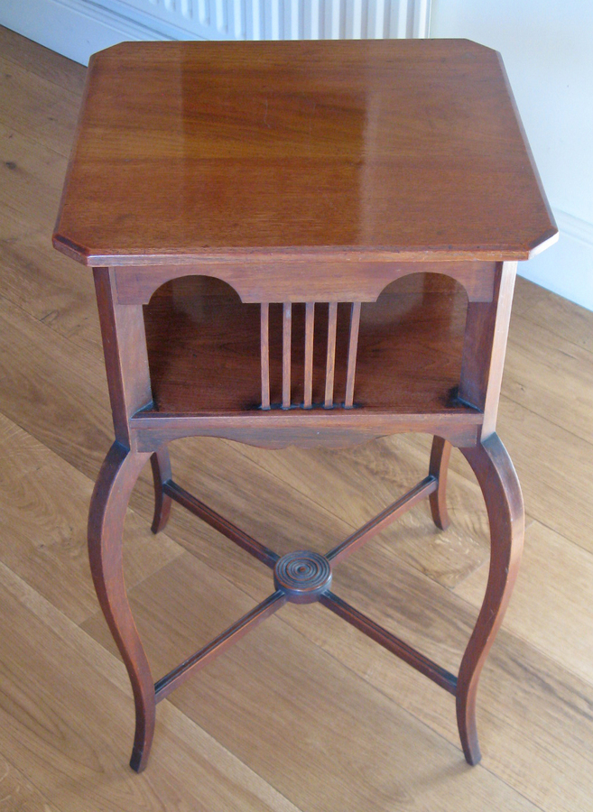 Antique Early 20thC 2-Tier Mahogany Occasional Table