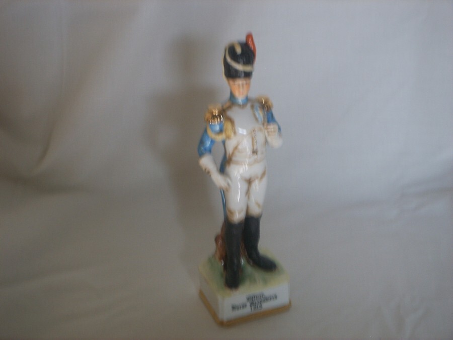 A CERAMIC FIGURINE DEPICTING A SOLDIER IN THE 1800'S GRENADIERS.