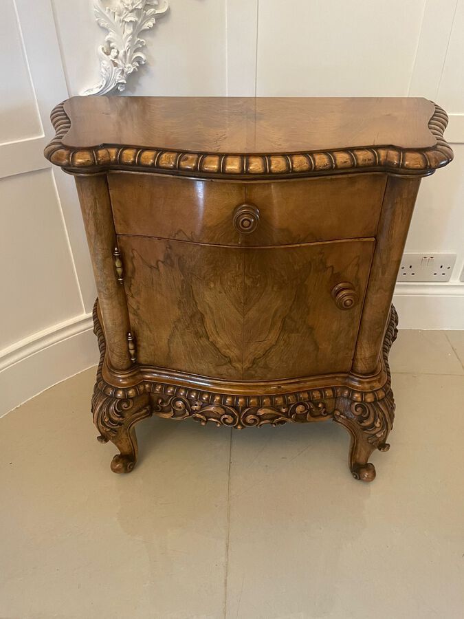 Antique Outstanding Quality Pair of Antique Figured And Carved Walnut Bedside Cabinets ref: 1255