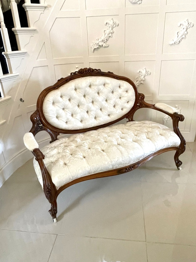 Fine Quality Victorian Carved Walnut Settee