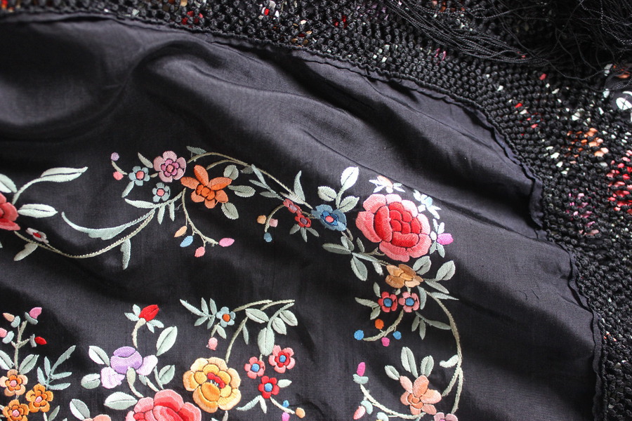 Antique Vintage Chinese Embroidered Silk Piano Shawl - VGC