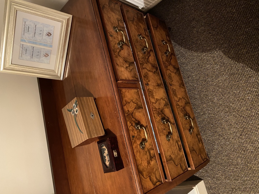 1900s chest of drawers - burr walnut veneer drawers