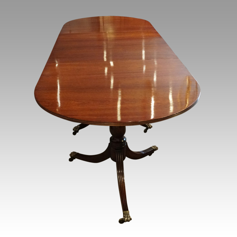 Antique George V mahogany triple pillar dining table