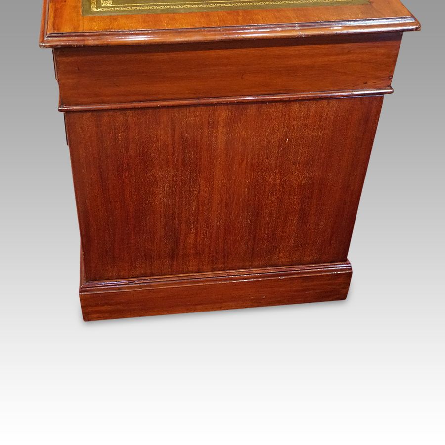 Antique Edwardian mahogany pedestal desk 122cms