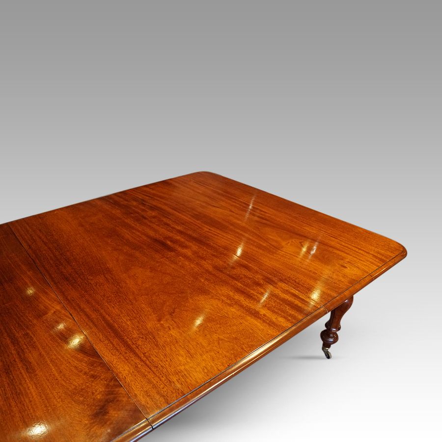 Antique William IV mahogany extending dining table