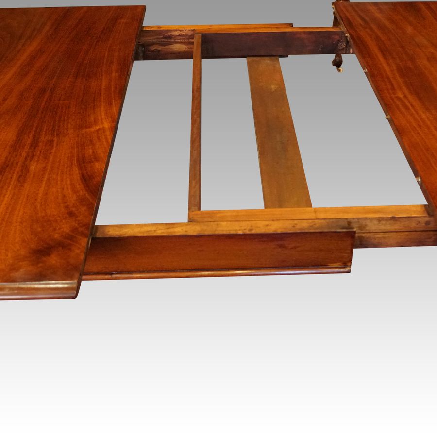 Antique William IV mahogany extending dining table