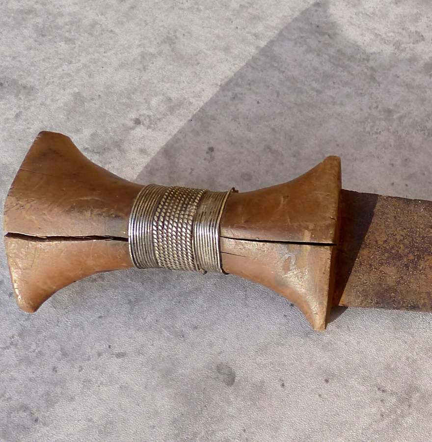 Antique African Knife Dagger, Silver Binding to Hilt. (Ref: 40755)