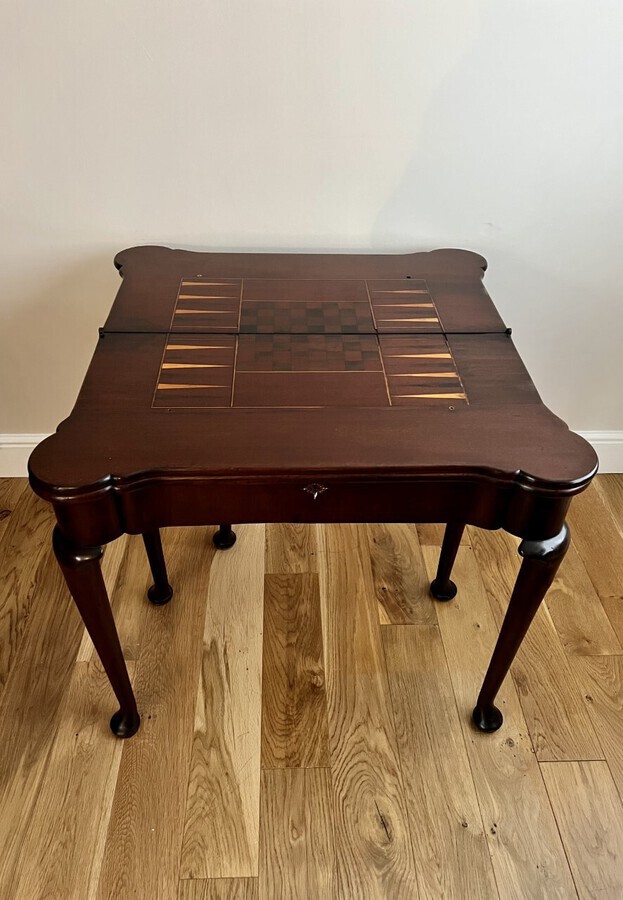 Antique Outstanding quality antique George III mahogany games table 