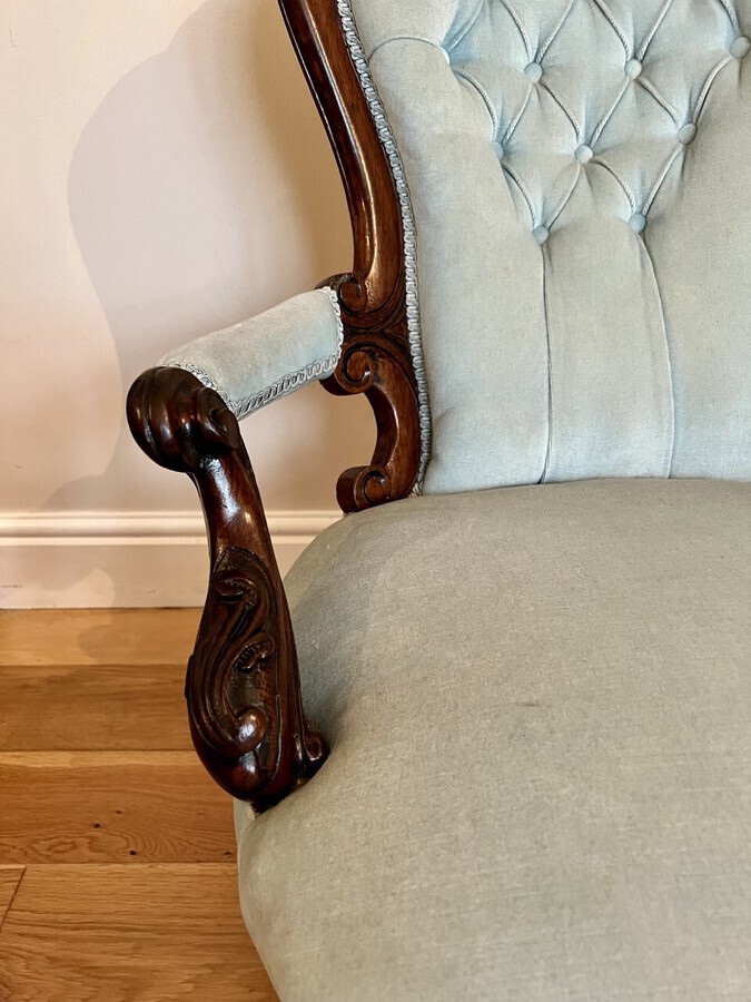 Antique Antique Victorian quality carved walnut arm chair 