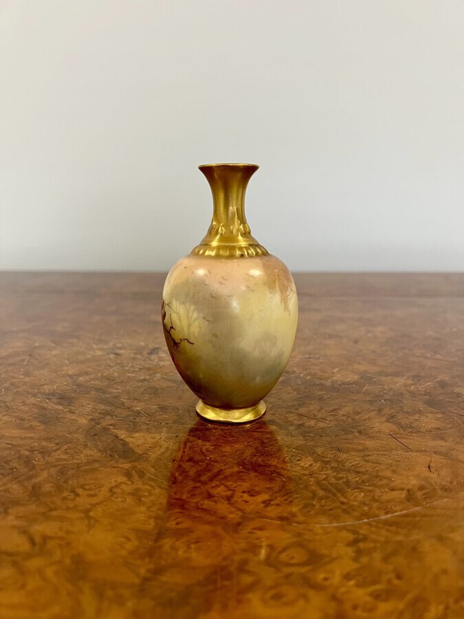 Antique Fine quality antique small Royal Worcester vase 