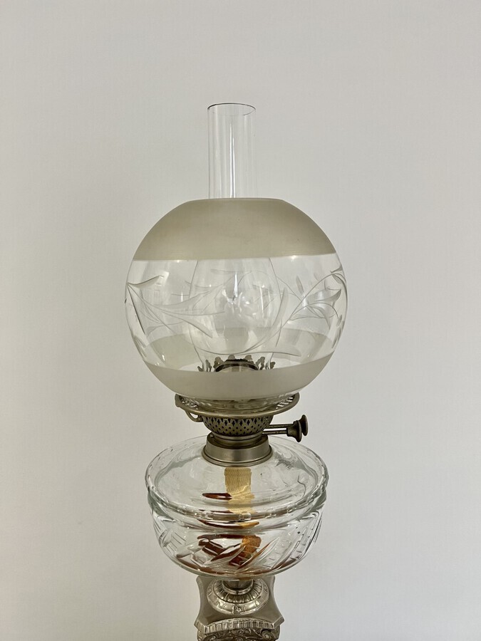 Antique Antique Edwardian quality oil lamp 