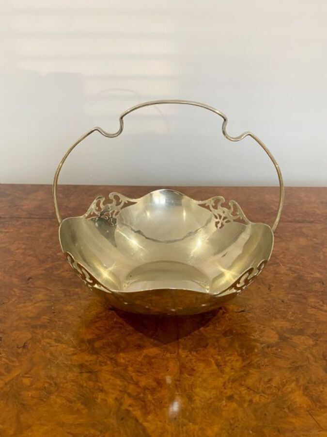 Antique ANTIQUE EDWARDIAN QUALITY SILVER PLATED CAKE TRAY