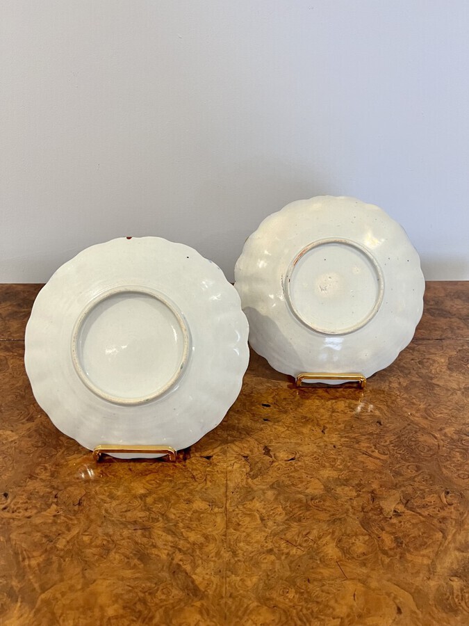 Antique PAIR OF ANTIQUE JAPANESE IMARI PLATES WITH SCALLOPED SHAPED EDGES