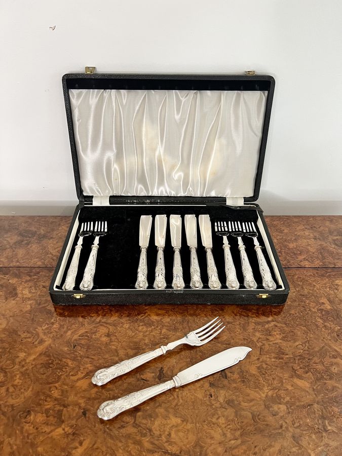 Antique Fantastic antique Edwardian twelve piece cutlery set in the original box 