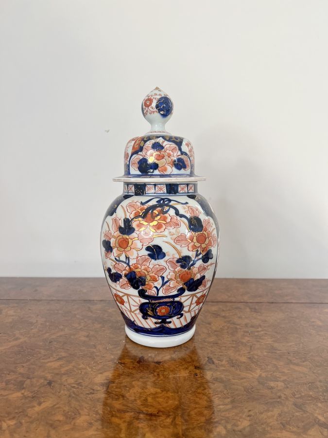 Antique Fantastic quality antique Japanese imari lidded vase 