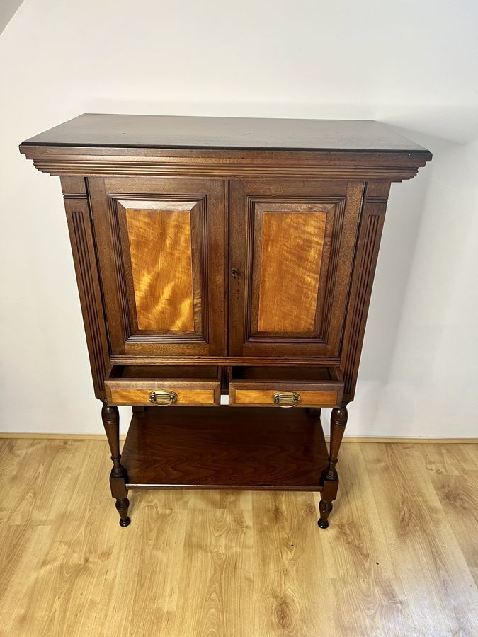 Antique Antique Victorian quality mahogany and satinwood side cabinet 