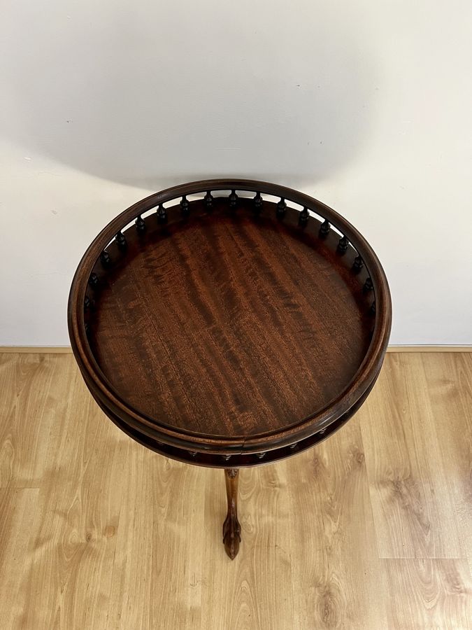 Antique Antique quality mahogany circular lamp table 
