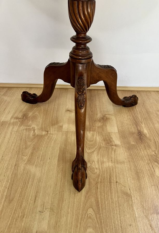 Antique Antique quality mahogany circular lamp table 