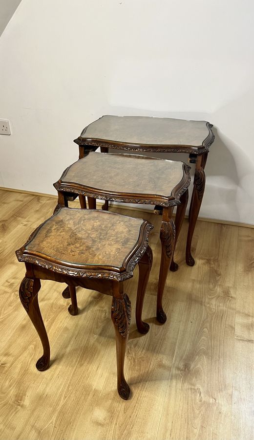 Antique Outstanding quality antique burr walnut nest of three tables 