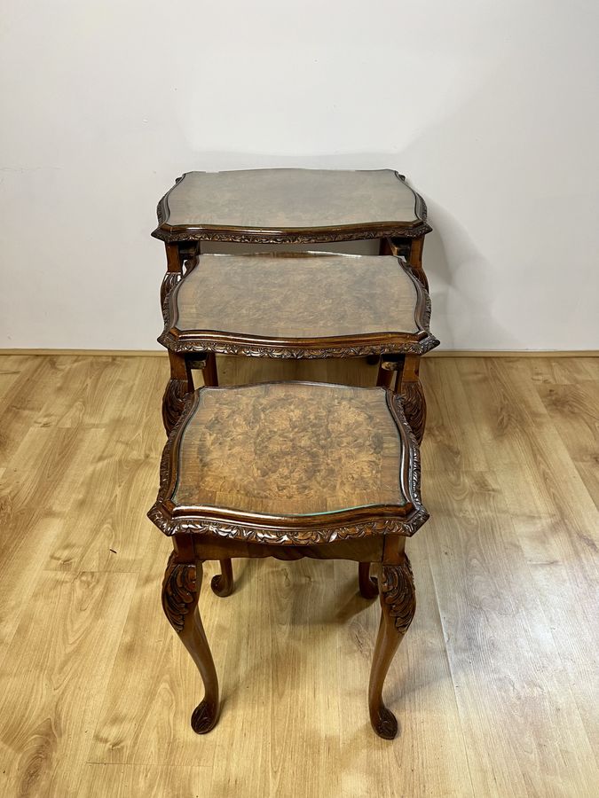 Antique Outstanding quality antique burr walnut nest of three tables 