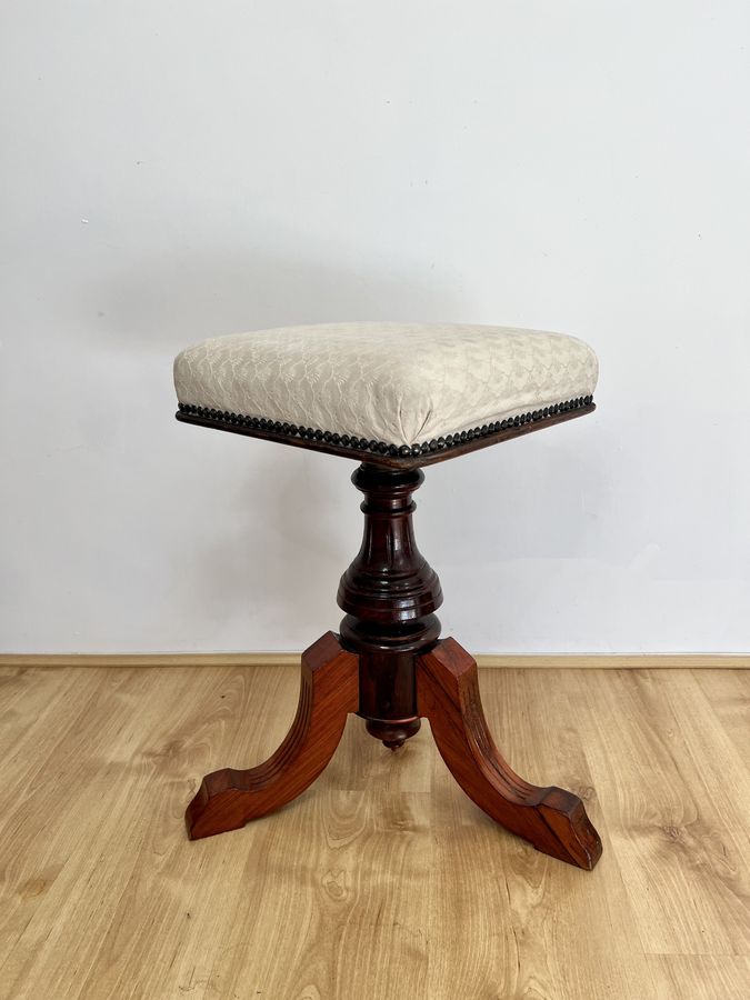 Antique Antique Victorian quality mahogany revolving piano stool 