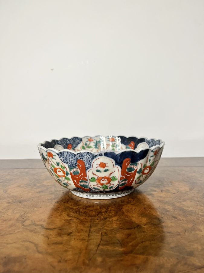 Antique Quality antique Japanese Imari bowl with a scalloped shape edge 