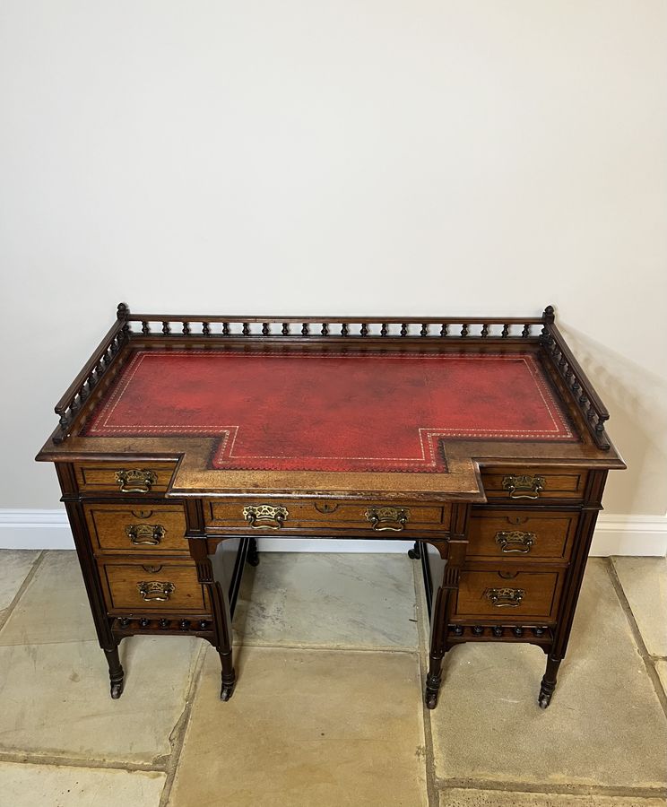 Antique Antique Victorian quality walnut leather top freestanding kneehole desk 