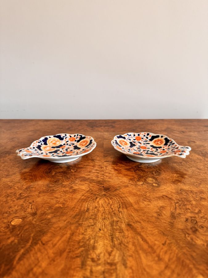 Antique Unusual pair of antique Japanese imari shell shaped plates 
