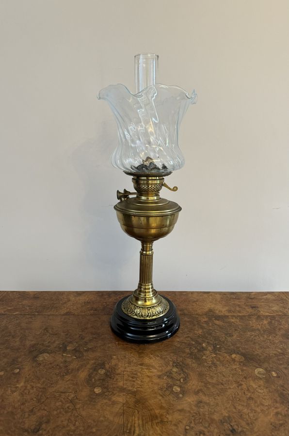 Antique Pretty antique Edwardian quality oil lamp 